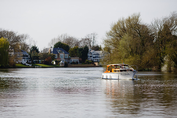 Fringilla wedding, credit The Boat Hire Company