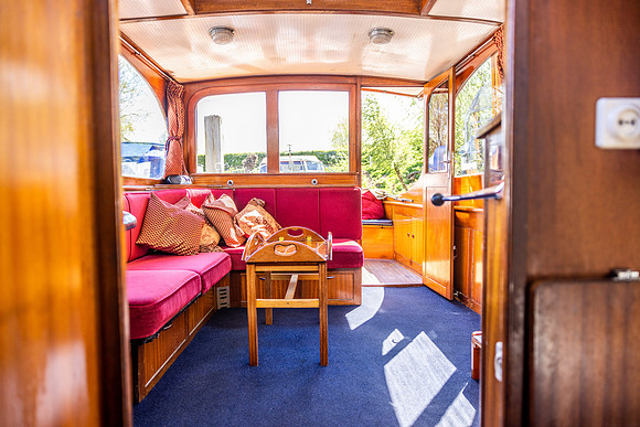 Fringilla Inside 3, credit The Boat Hire Company